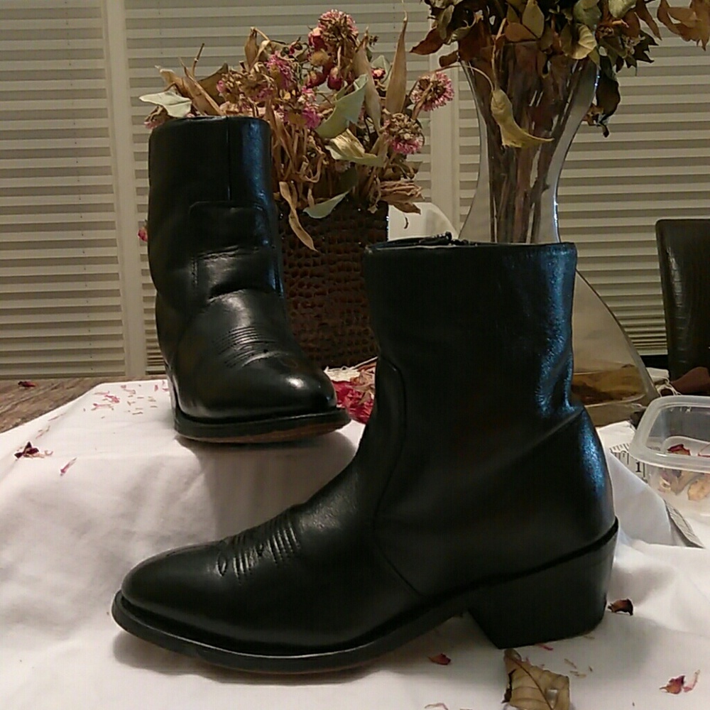 Durango ladies boots.